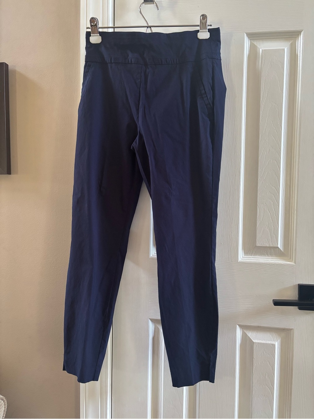 New York & Company Navy Blue Pull-On Ankle Pants / Size M